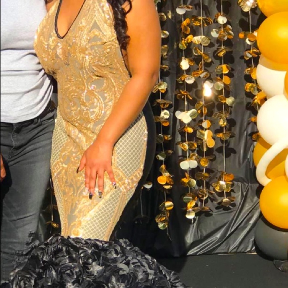 Beautiful custommade prom dress worn once, S/M fit